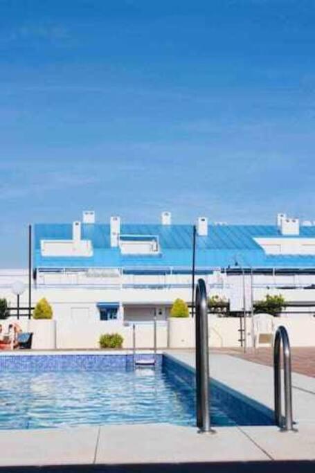 Large Modern Beach Front Apartment, Rooftop Pool!! Марбелья Екстер'єр фото