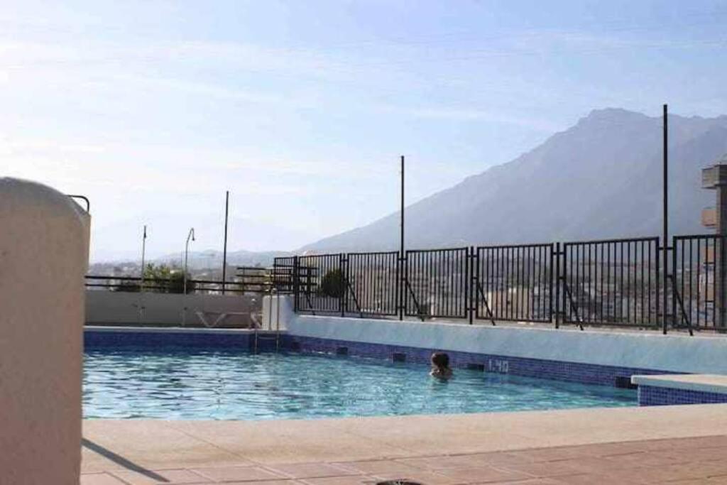 Large Modern Beach Front Apartment, Rooftop Pool!! Марбелья Екстер'єр фото